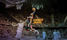 九游娱乐入口-街道狂飙与赛场绝杀，F1迈阿密焦点战与CBA活塞险胜深圳的双重奏