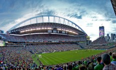 九游体育平台-赛道上的红色闪电，周冠宇高光时刻，法拉利强势碾压阿斯顿马丁