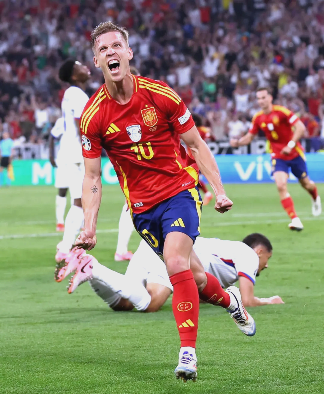 波兰战胜奥地利,成功晋级欧洲杯半决赛 波兰战胜奥地利,成功晋级欧洲杯半决赛