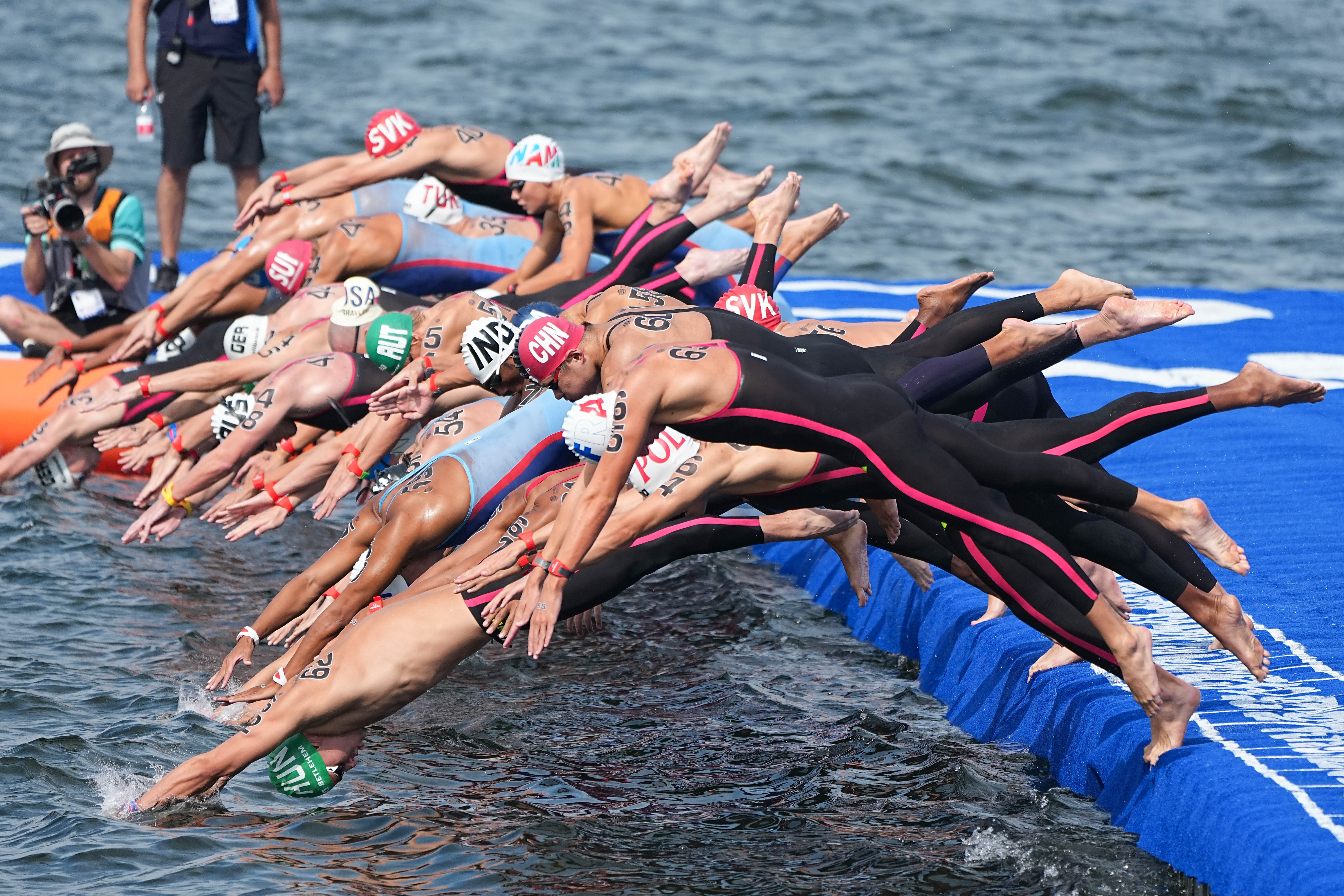 俄罗斯选手在游泳比赛中刷新世界纪录